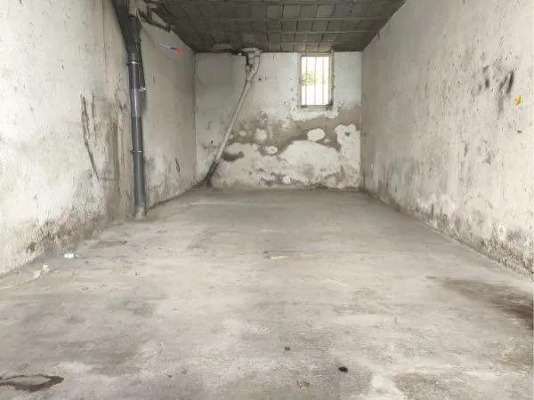 Saint-Cyprien village : Garage/espace de stockage à louer à l'année