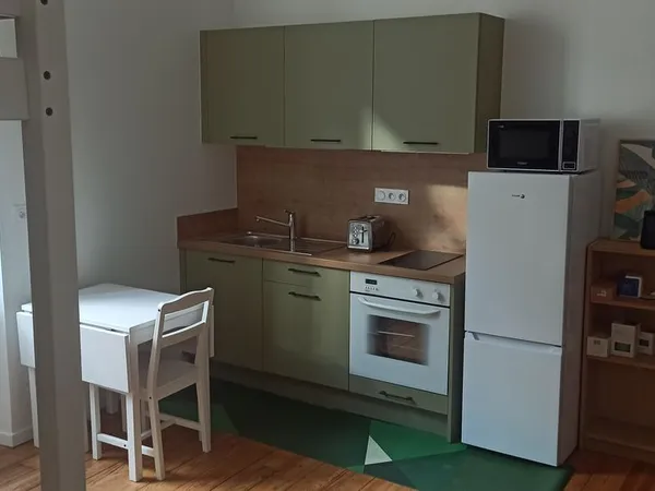 Studio refait à neuf entièrement meublé, disponible de suite