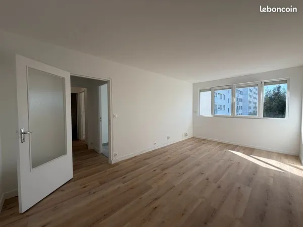 Location meublée - 2 pièces - 1 chambre - Aubervilliers - Rue des écoles - 43m2 - Loyer: 920 CC