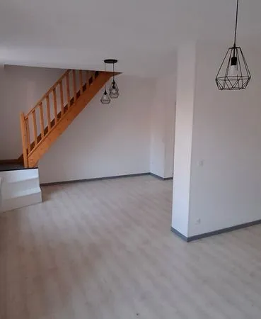 À LOUER - Bel appartement T3 en duplex de 69 m² - Centre de Sissonne