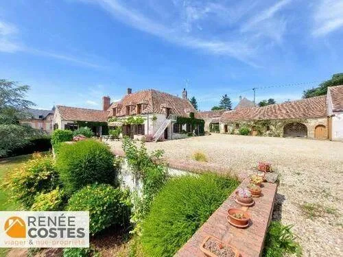 Maison 9 pièces 330 m²