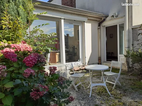 MAISON 110 m² F5 POLYVALENTE Habitation ou Professionnel avec Patio clos sur jardin et Garage, Cherb