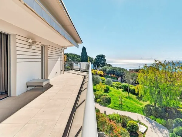 EXCLUSIVITÉ - PENTHOUSE - LE HAMEAU/BELLEVUE