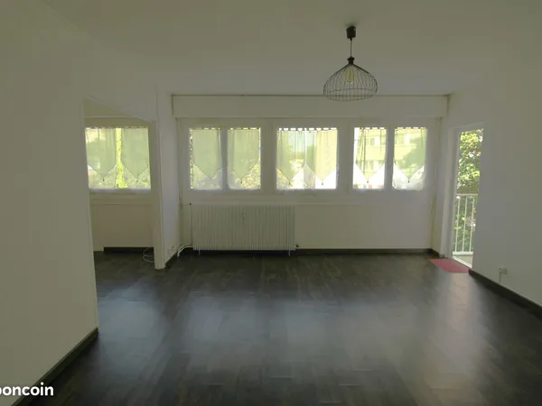 Appartement lumineux de 78 m² - 2 chambres (3 possibles) - Dernier étage 3/3