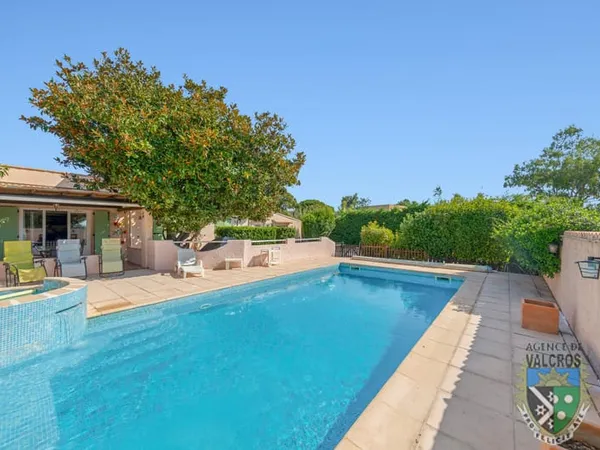 A Vendre Villa Avec Piscine Possibilite De 3 Logements A La Londe Les Maures Port De Miramar
