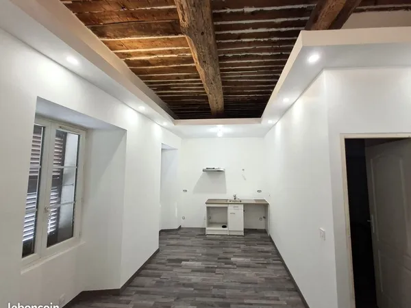 T3 de 54 m² Entièrement Rénové- RDC - Centre de Trans-en-Provence