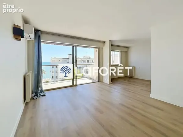 Appartement dernier étage, rénové, Cros De Cagnes avec vue mer
