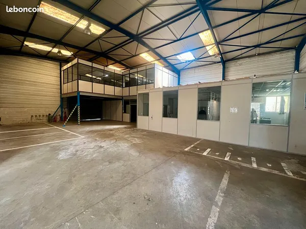 Bureaux, entrepôt 649 m² MARTIGUES