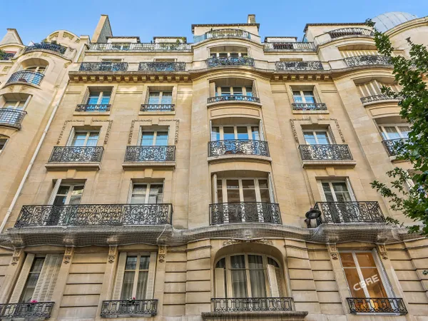 Local professionnel 165 m²