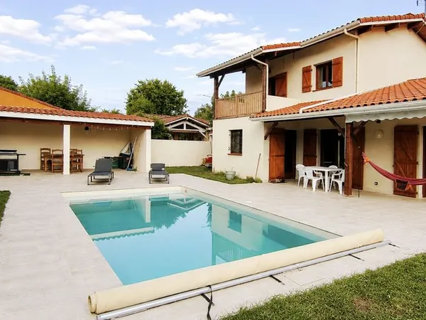 Belle maison - familiale 4ch - jardin - piscine - quartier tres recherche mdm