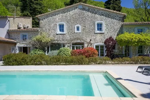 Propriété 25 pièces 700 m²