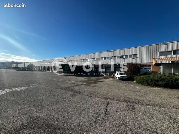 Local logistique 33 071 m²
