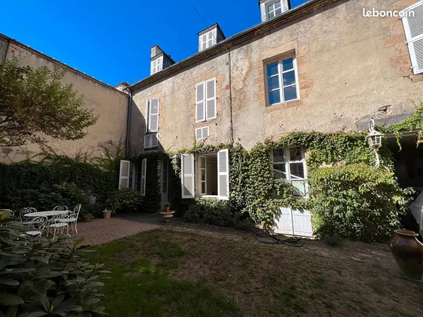 Propriété 7 pièces 236 m²