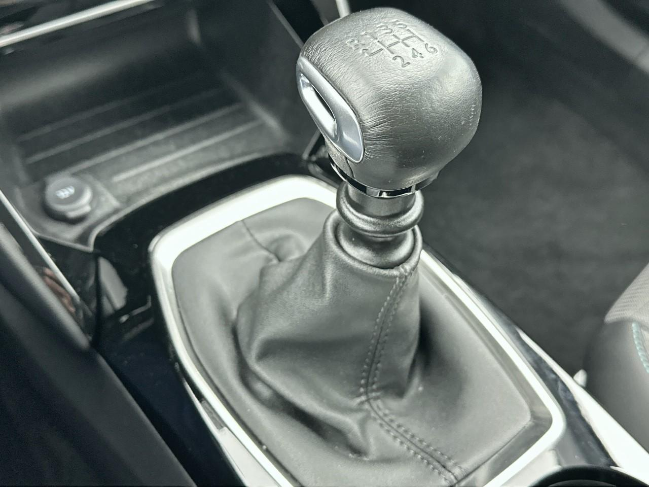 Peugeot 2008 puretech 100 s&s bvm6 allure — photo 30