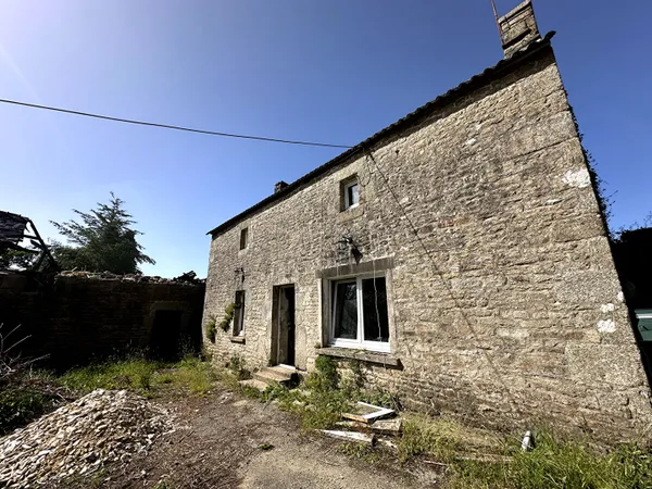 Ensemble de deux maisons à rénover avec dépendances et terrain