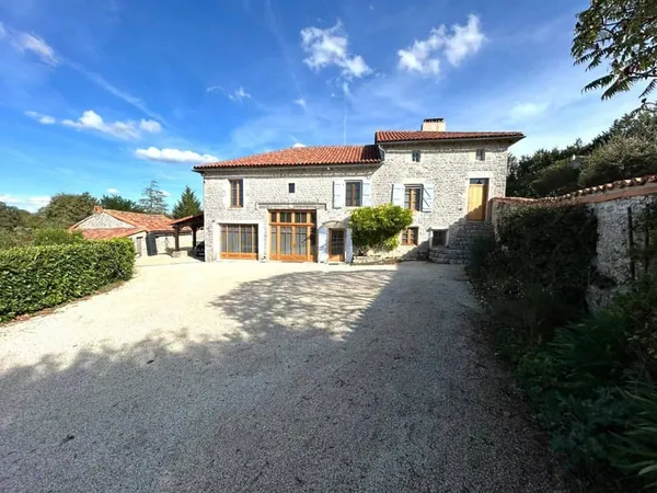 Maison 7 pièces 240 m²