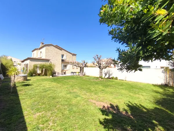 MAUGUIO Belle maison familiale de caractère avec dépendance et