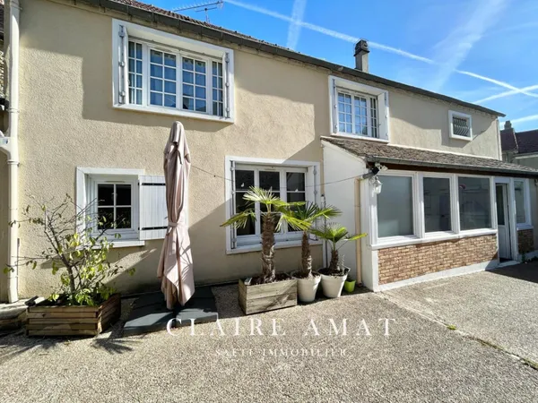 Maison de village avec cour à Auteuil-le-Roi