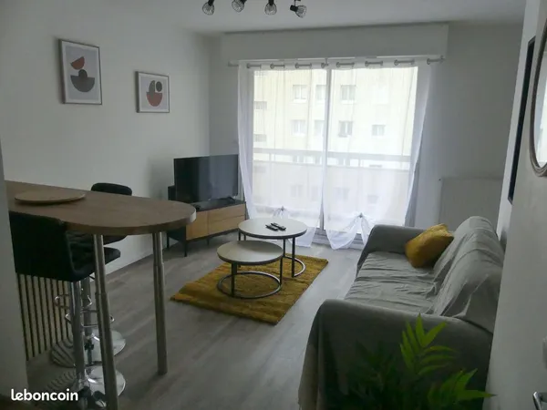Studio BIS meublé avec BALCON - Loyer TOUT INCLUS