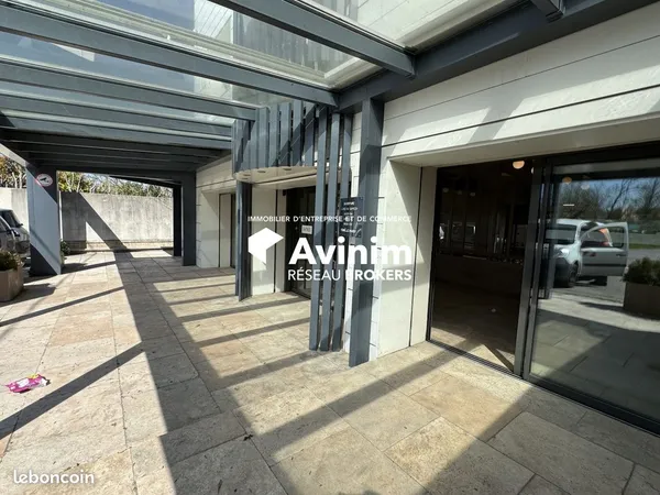 Local 750 m² L'Isle-sur-la-Sorgue