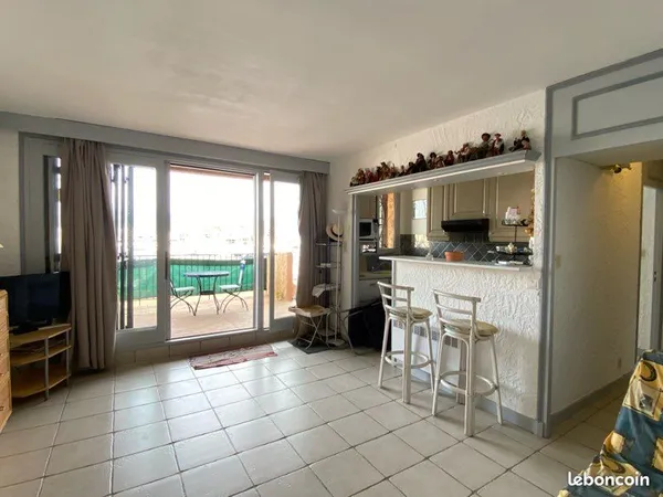 Appt vue marina 2/3 personnes marines de cogolin