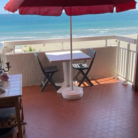Canet-Plage. T2 face mer, 40M2 + terrasse 8M2, climatisation réversible, wifi fibre et décodeur tv i