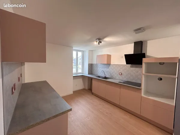 Appartement Location Saint-Mamet-la-Salvetat 5p 115m² 850€
