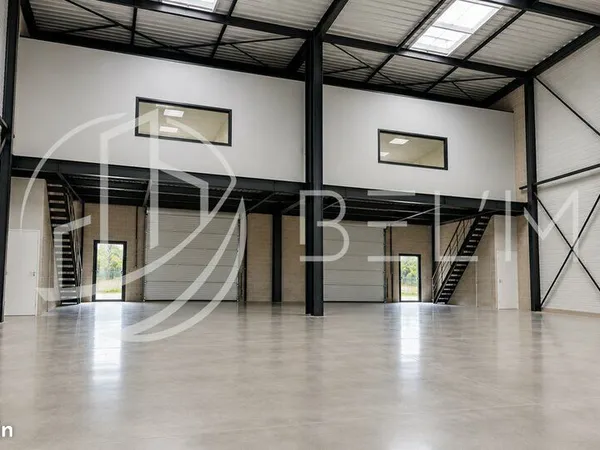 LOCAL D'ACTIVITE 324 m² SAINT-PIERRE-DU-PERRAY
