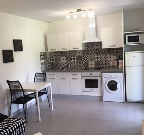 Location studio meublé UNIQUEMENT BAIL MOBILITE. Bien lire l'annonce merci