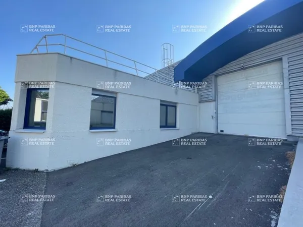 Local commercial 1438 m²