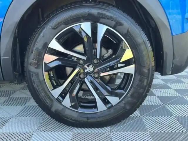 Peugeot 2008 e- 136ch gt — photo 6