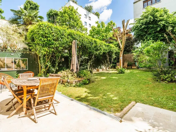 Boulogne Centre - Appartement avec deux grands jardins.