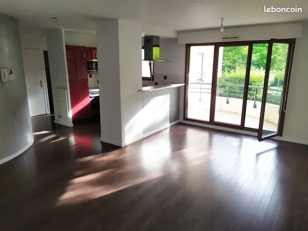 2 pièces 48 m² avec grand balcon, parking & cave - Courbevoie Bécon