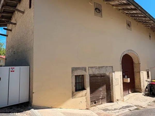 Atelier 160 m² - Projet d'habitation autorisé - 2 garages - Gare TGV à 5 min à pied