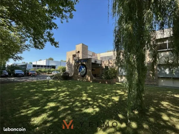 LOCAL D'ACTIVITE 1232 m² BUC