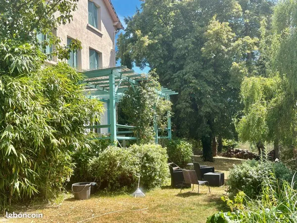 Belle maison vue dominante sur le lac de neris