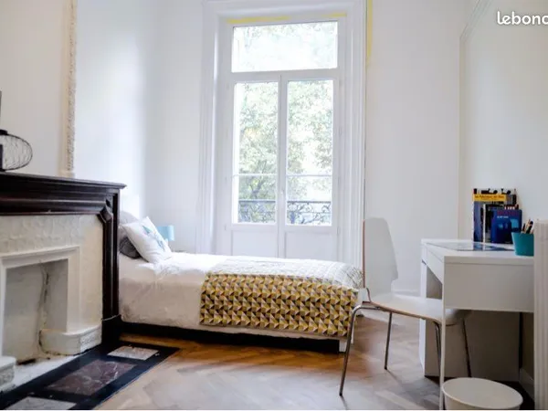 Dernière chambre disponible dans colocation pour partager de bons moments entre filles