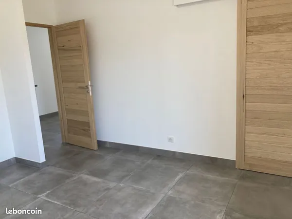 Bureau 13 m2 + communs