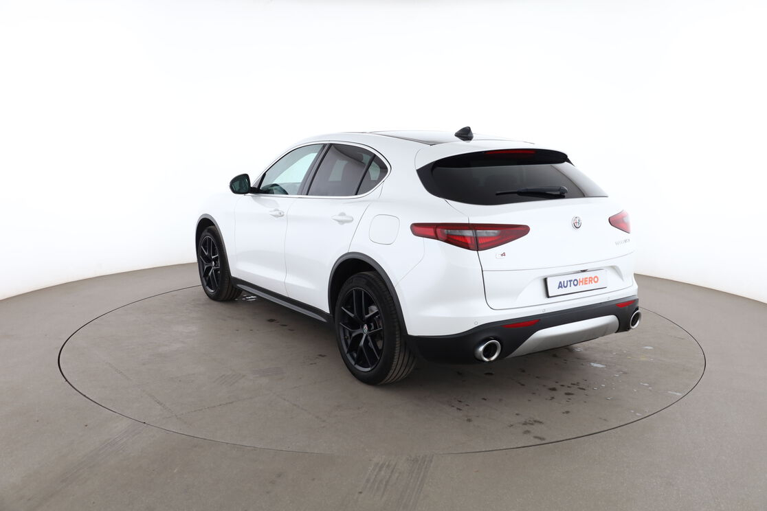 Alfa Romeo Stelvio 2.2 Diesel Q4 Super AT8 — photo 3