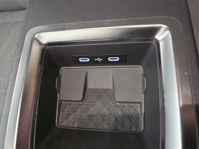 Renault Megane e-tech ev40 130ch standard charge — photo 13