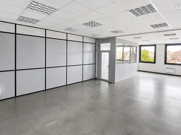 Local professionnel / bureaux 94 m² - Ascenseur - Roubaix