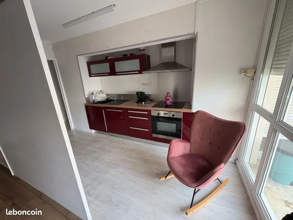 Apt en parfait état 2 chambres volets roulants