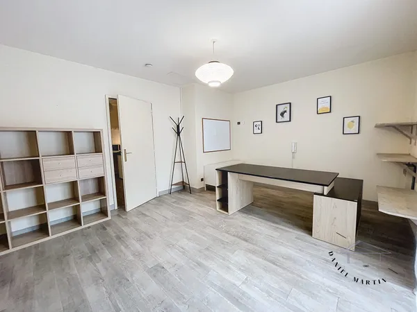 A LOUER LOCAL DE 36M² A LA BARRIERE DE BEGLES