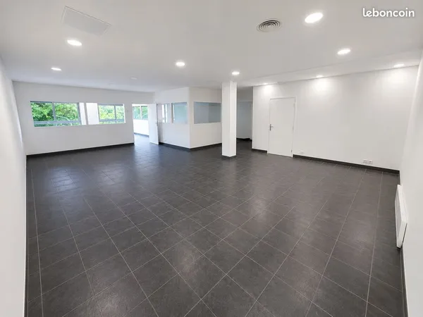 LOCAL D'ACTIVITE en étage 100M2