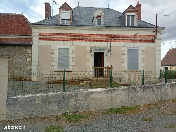 Vente maison plus 2 bâtiments attenant avec garages fermés,hangard agricole