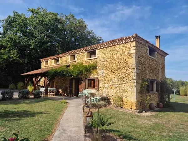 Fabuleuse maison en pierre avec 3 chambres et piscine