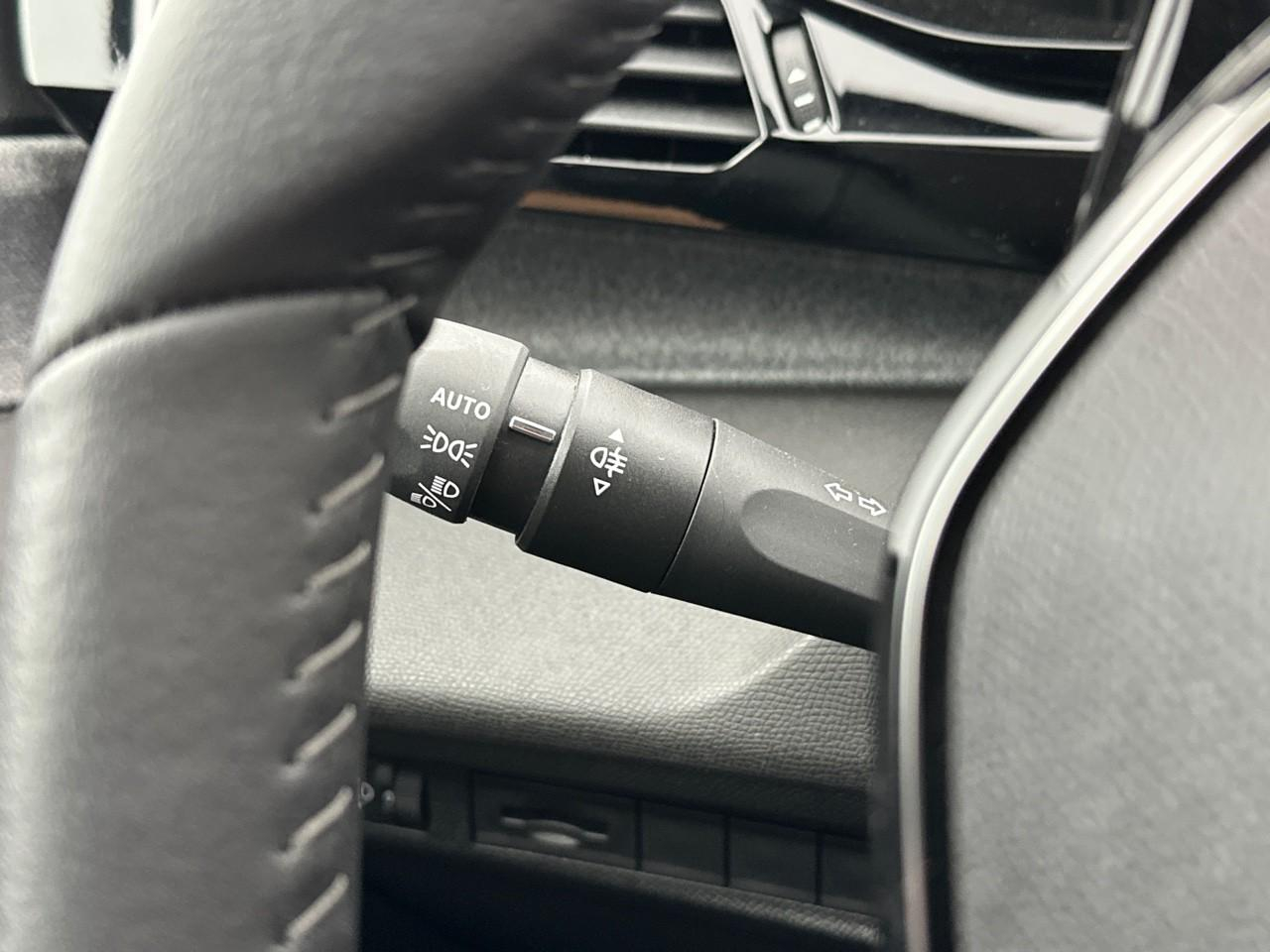 Peugeot 308 hybrid 145 e-dcs6 allure — photo 17