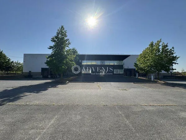 Entrepôt 6734 m²