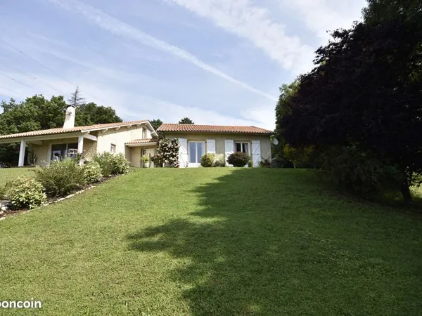 Villa 180 m2 avec piscine sur Bellegarde Poussieu