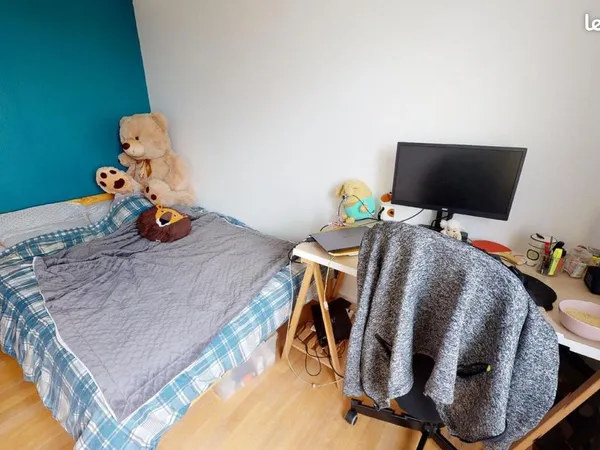 Chambre 5 pièces 70 m²